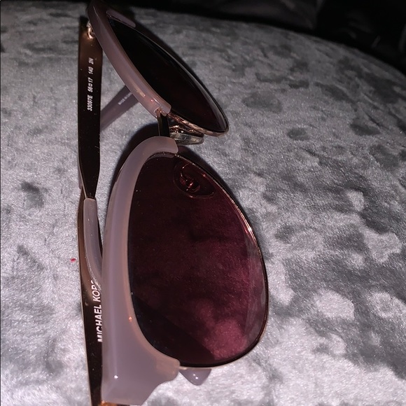 Michael Kors Gold rose Sunglasses - Picture 4 of 5